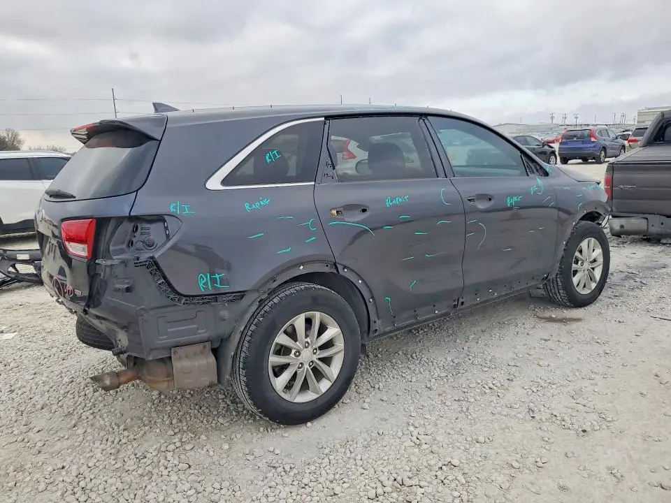 2017 KIA SORENTO LX  