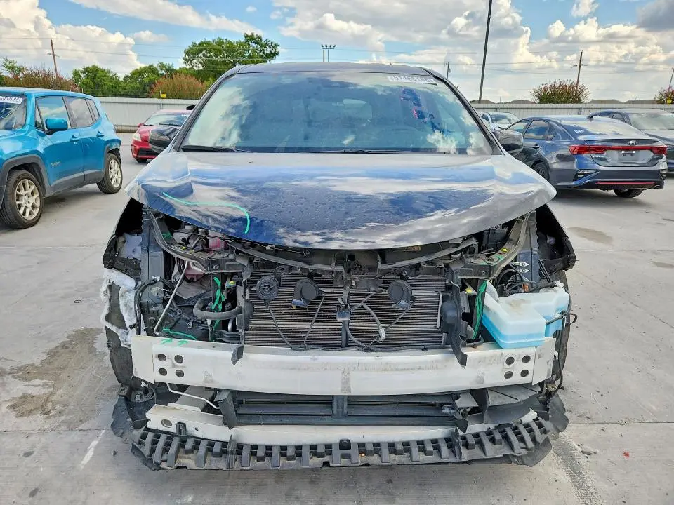2022 TOYOTA SIENNA LE  