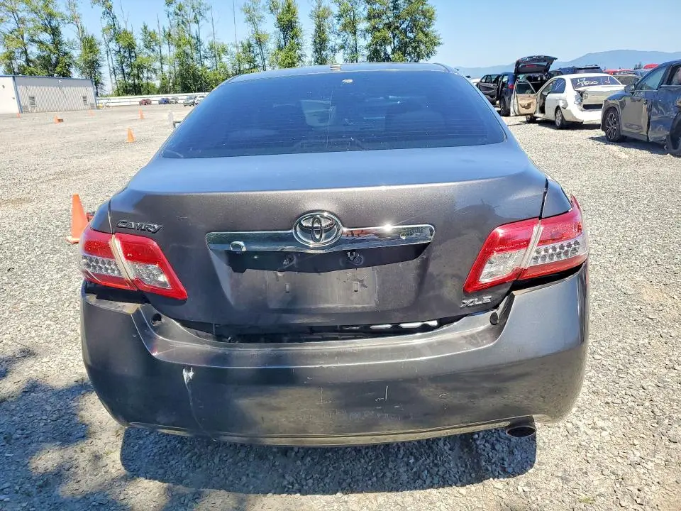 2011 TOYOTA CAMRY XLE  