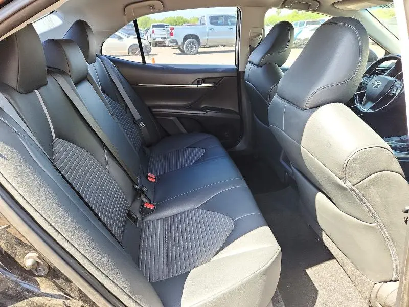 2019 TOYOTA CAMRY SE  