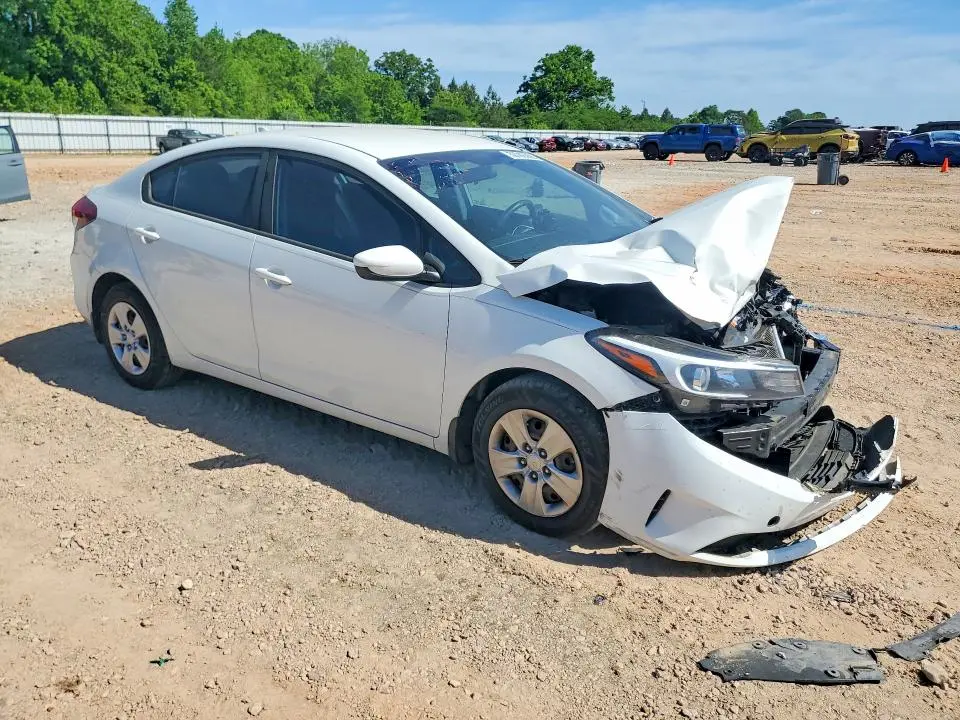 2017 KIA FORTE LX  