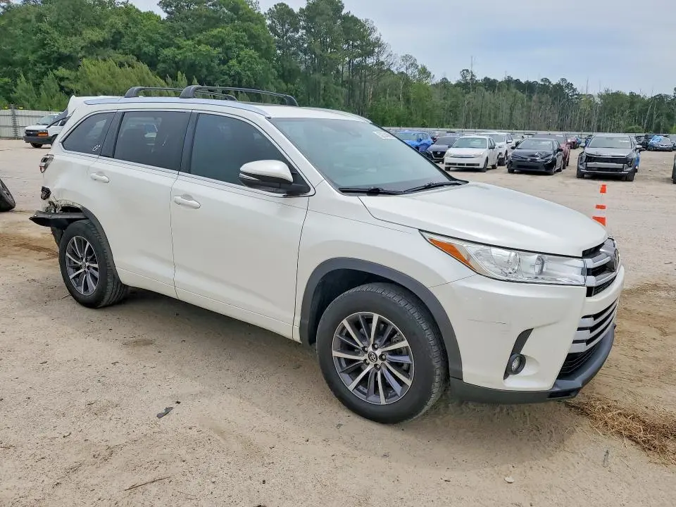 2018 TOYOTA HIGHLANDER XLE  