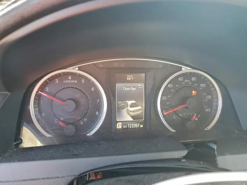 2016 TOYOTA CAMRY SE  
