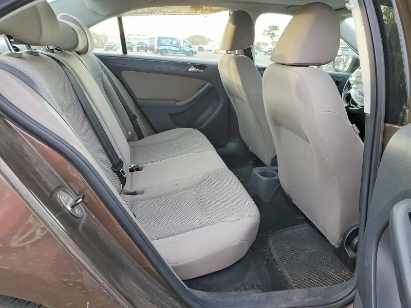 2011 VOLKSWAGEN JETTA BASE  