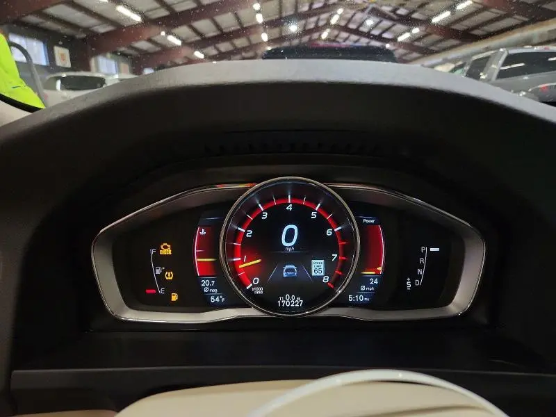 2015 VOLVO V60 PLATINUM  