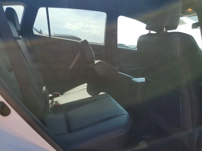 2016 TOYOTA RAV4 SE  