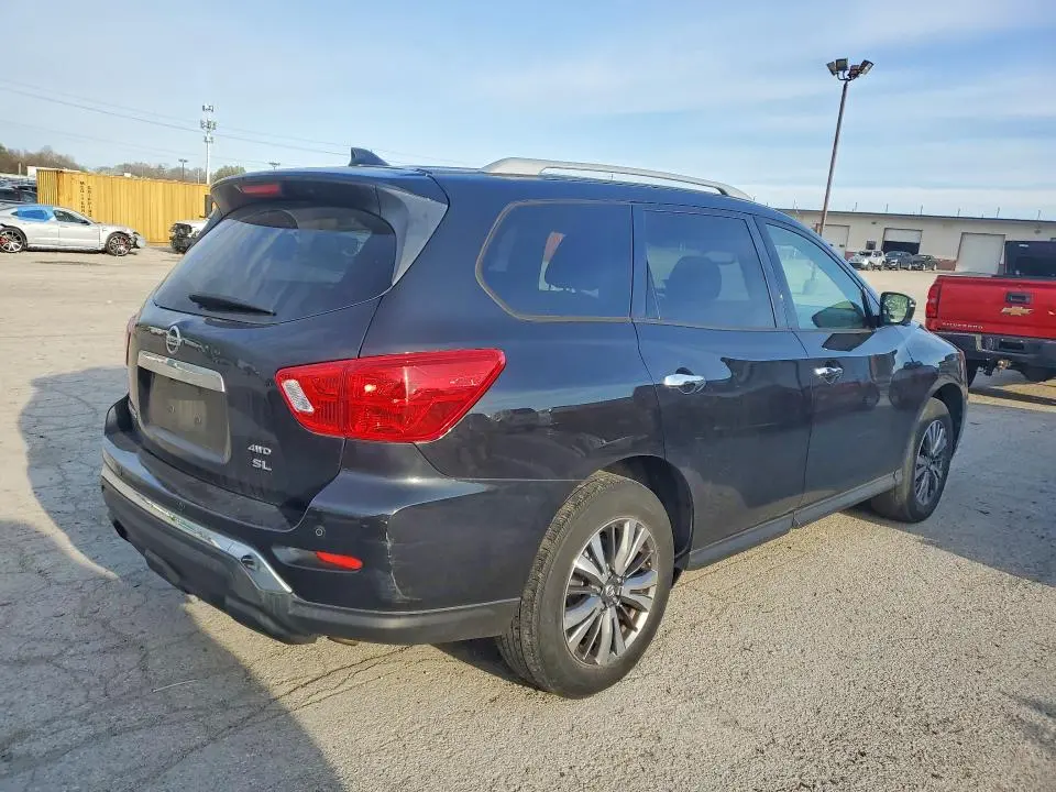 2019 NISSAN PATHFINDER SL  