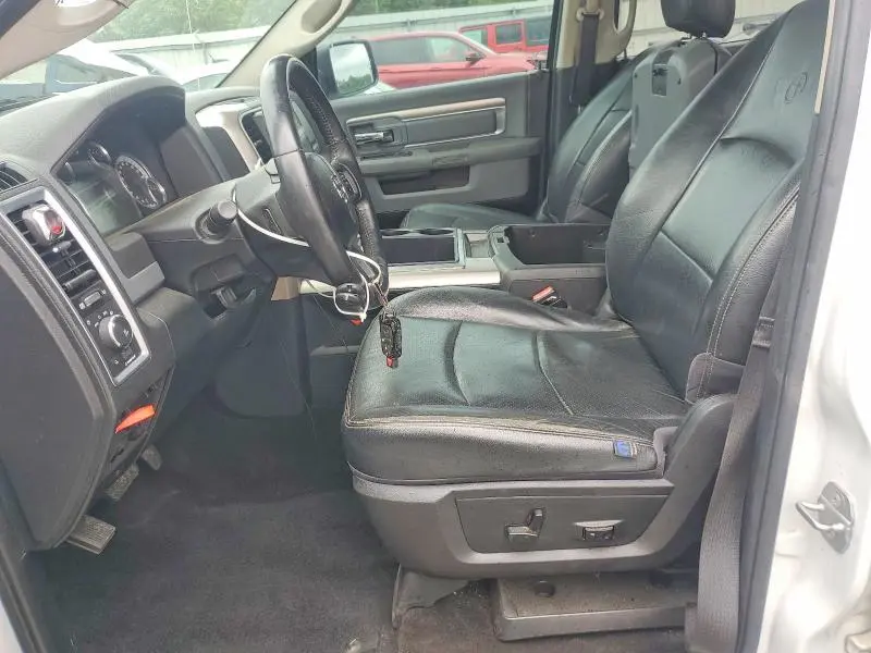 2015 RAM 1500 SLT  
