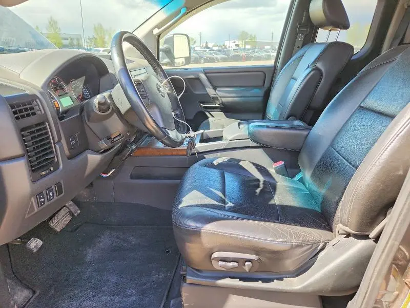 2011 NISSAN TITAN SV  