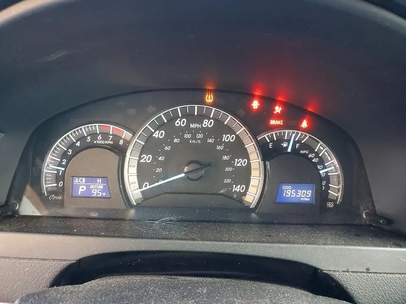 2013 TOYOTA CAMRY SE  