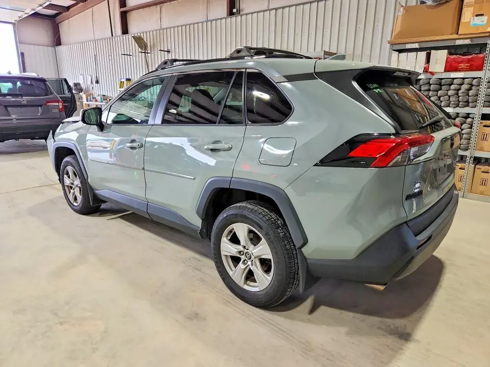 2020 TOYOTA RAV4 XLE  