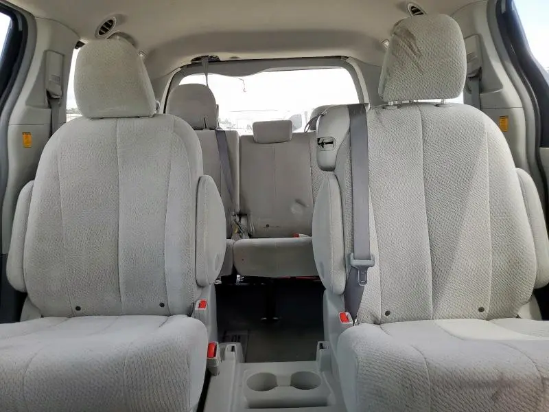 2011 TOYOTA SIENNA LE  