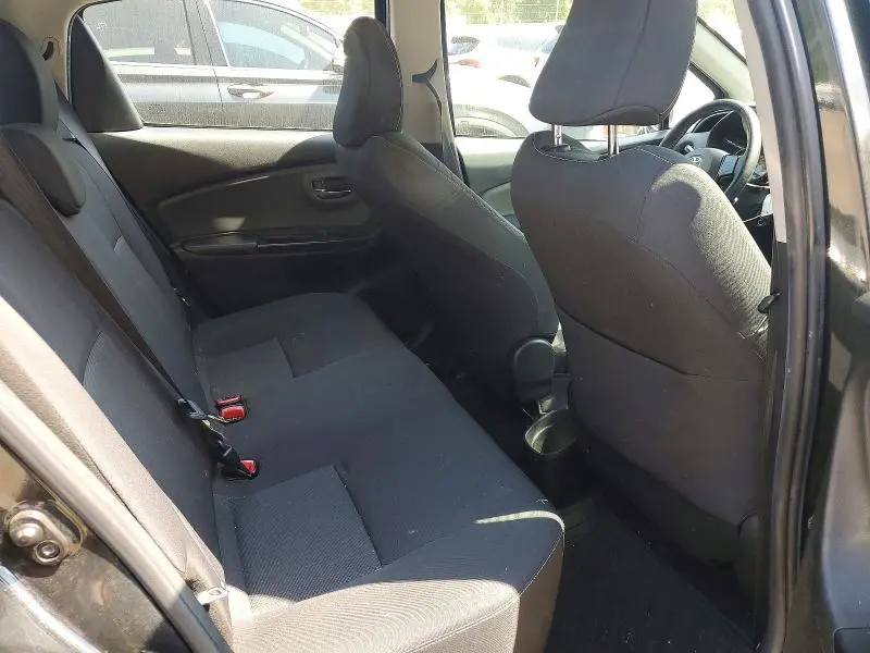 2015 TOYOTA YARIS 5-DOOR SE  