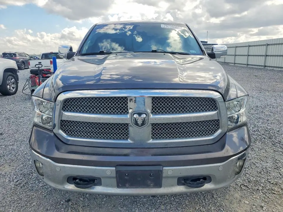 2017 RAM 1500 SLT  