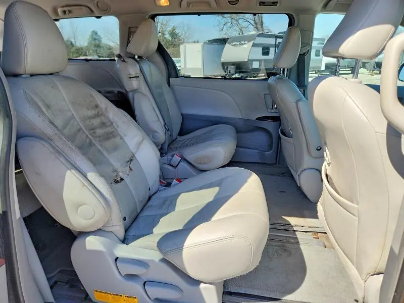 2014 TOYOTA SIENNA XLE 8-PASSENGER  