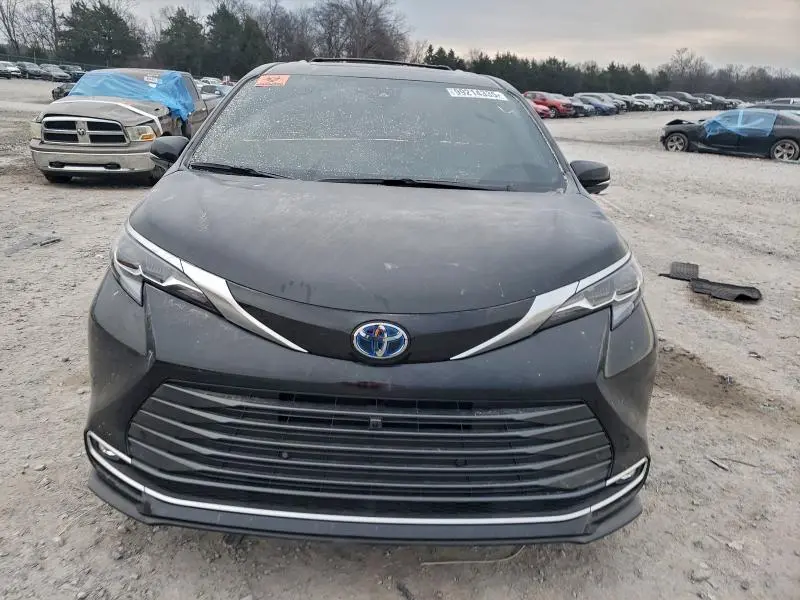 2025 TOYOTA SIENNA PLATINUM 7-PASSENGER  