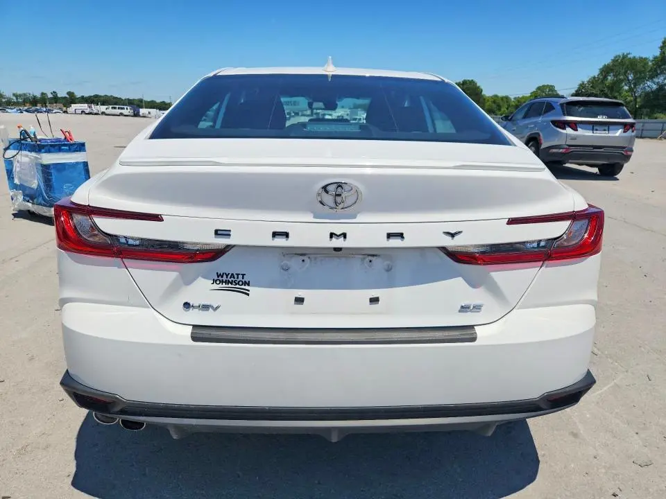 2025 TOYOTA CAMRY SE  