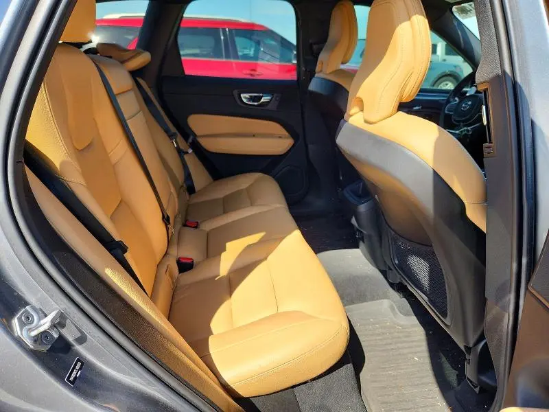 2020 VOLVO XC60 T5 MOMENTUM  
