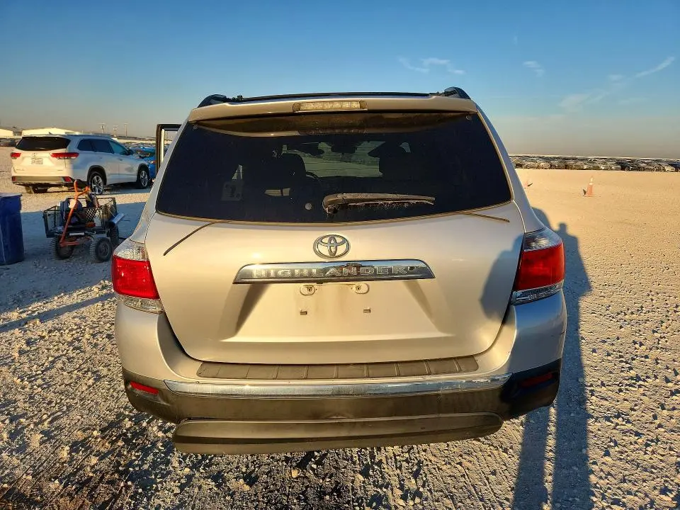2011 TOYOTA HIGHLANDER BASE  