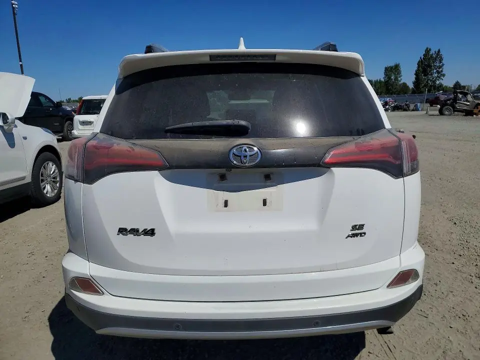 2018 TOYOTA RAV4 SE  
