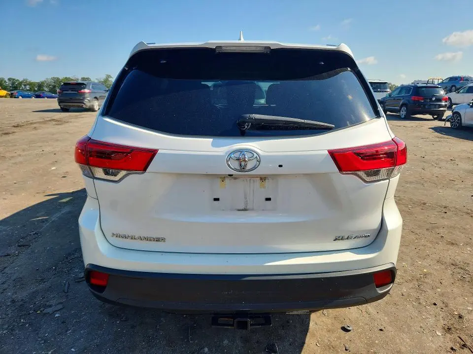 2019 TOYOTA HIGHLANDER XLE  