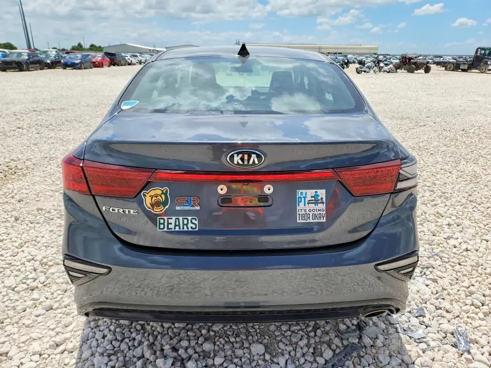 2021 KIA FORTE LXS  