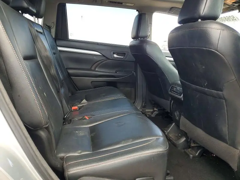 2018 TOYOTA HIGHLANDER XLE  