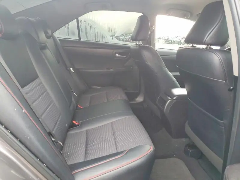 2015 TOYOTA CAMRY SE  