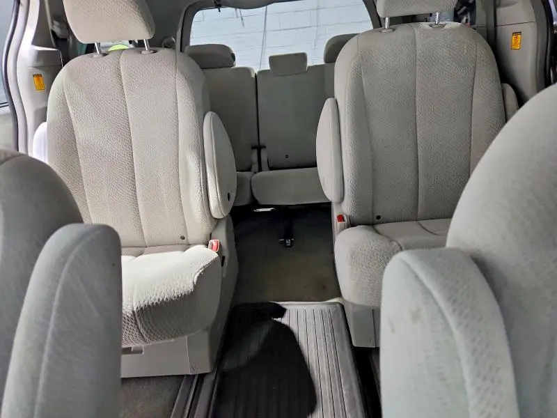 2011 TOYOTA SIENNA LE  