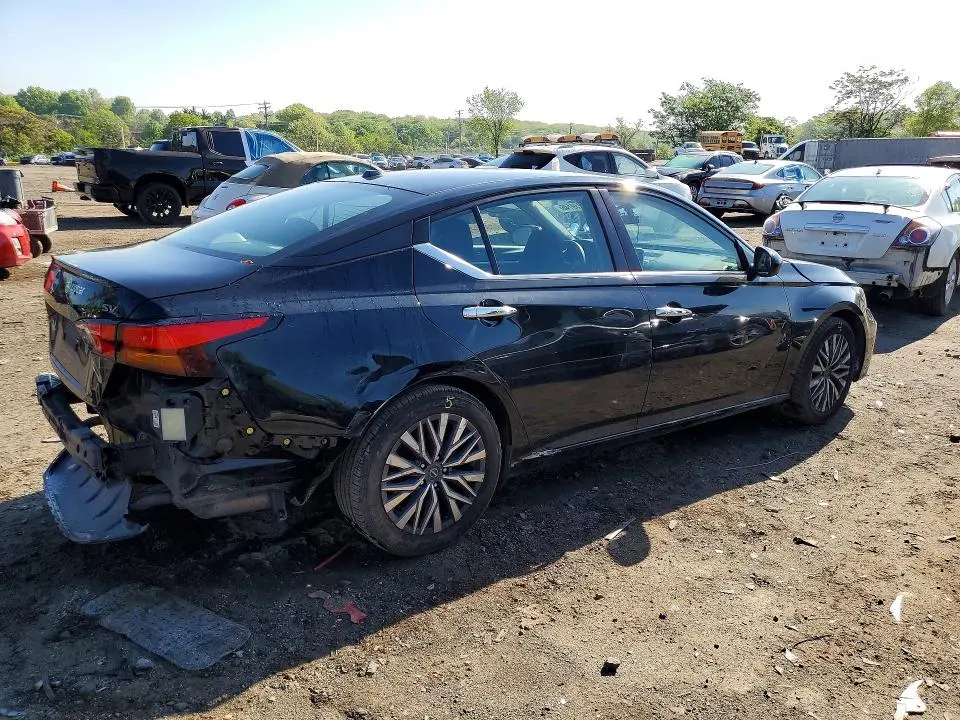 2023 NISSAN ALTIMA SV  