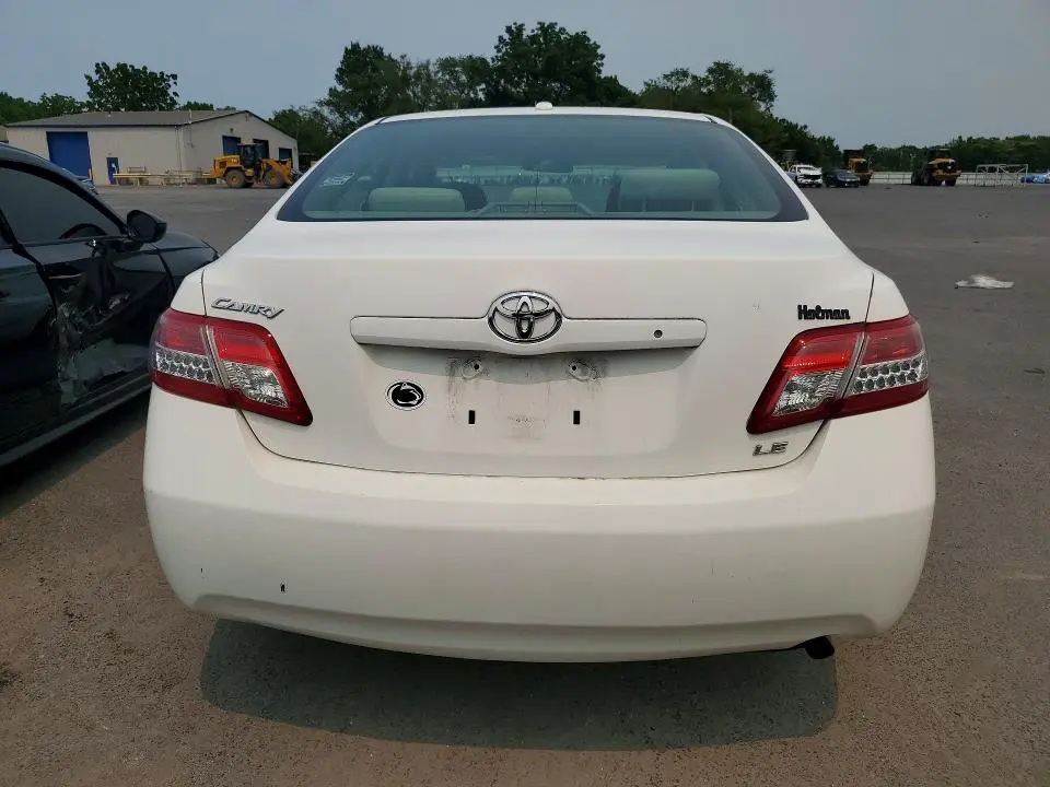 2011 TOYOTA CAMRY LE  