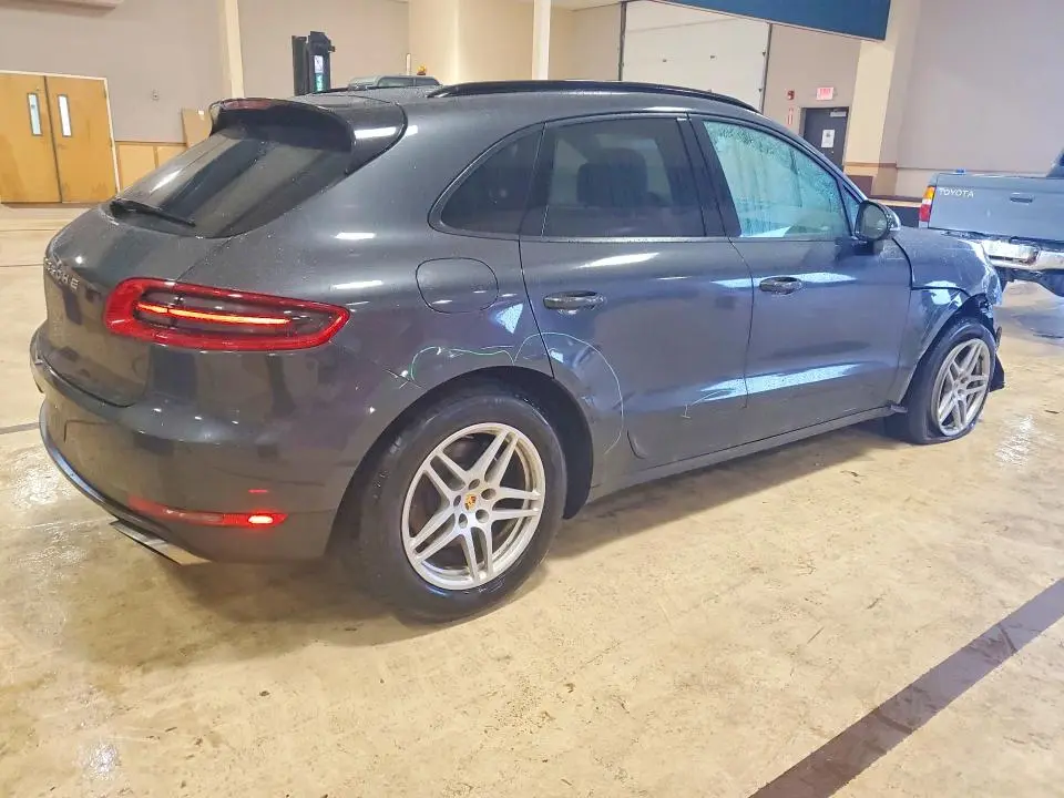 2018 PORSCHE MACAN   