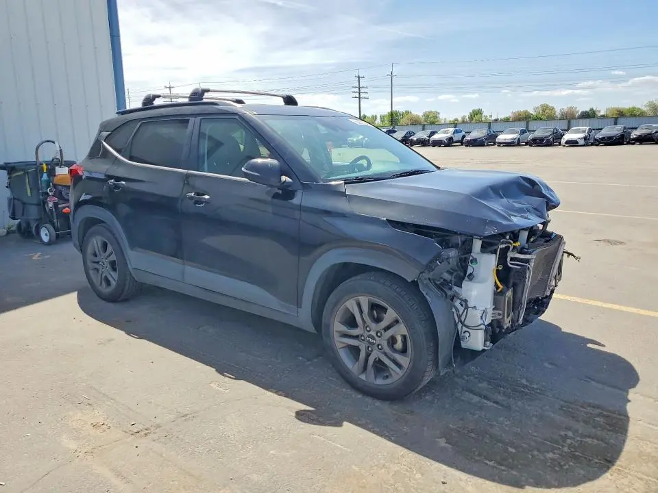 2023 KIA SELTOS S  