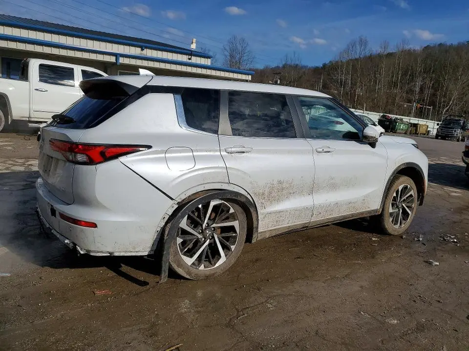 2024 MITSUBISHI OUTLANDER SE  