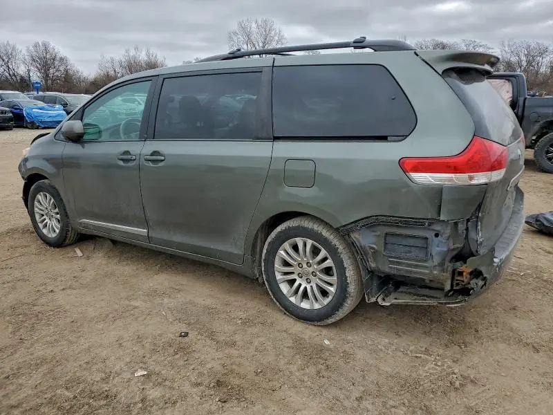 2012 TOYOTA SIENNA XLE  