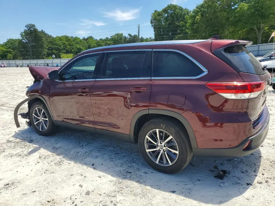 2019 TOYOTA HIGHLANDER SE  