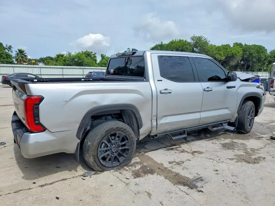 2024 TOYOTA TUNDRA SR5  