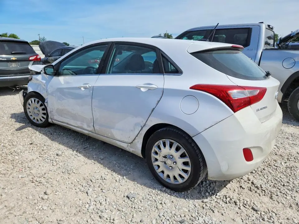 2017 HYUNDAI ELANTRA 4D   