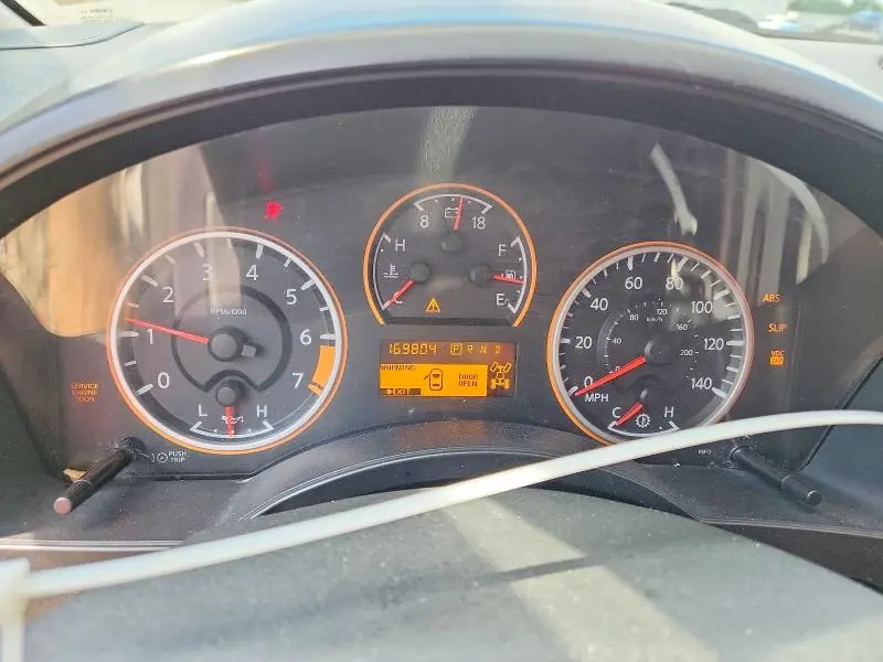 2011 NISSAN TITAN SV  