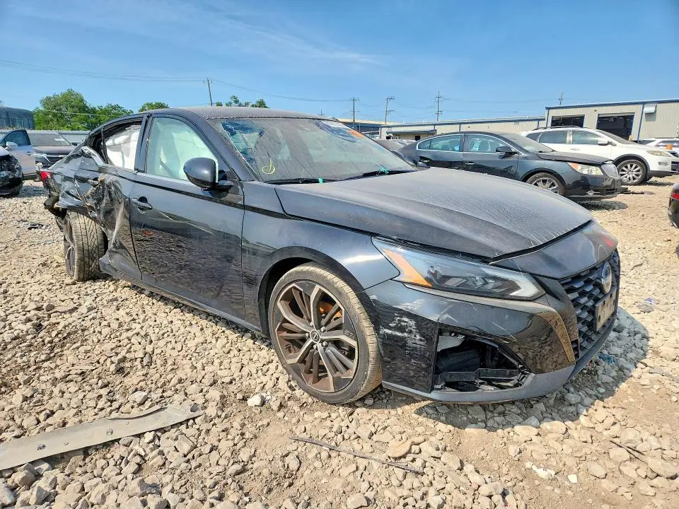 2023 NISSAN ALTIMA SR  