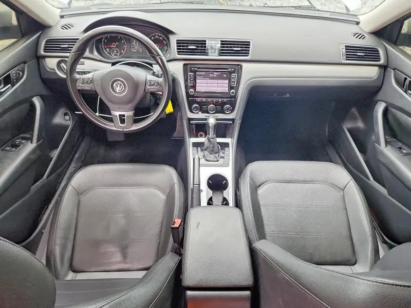2013 VOLKSWAGEN PASSAT SE  