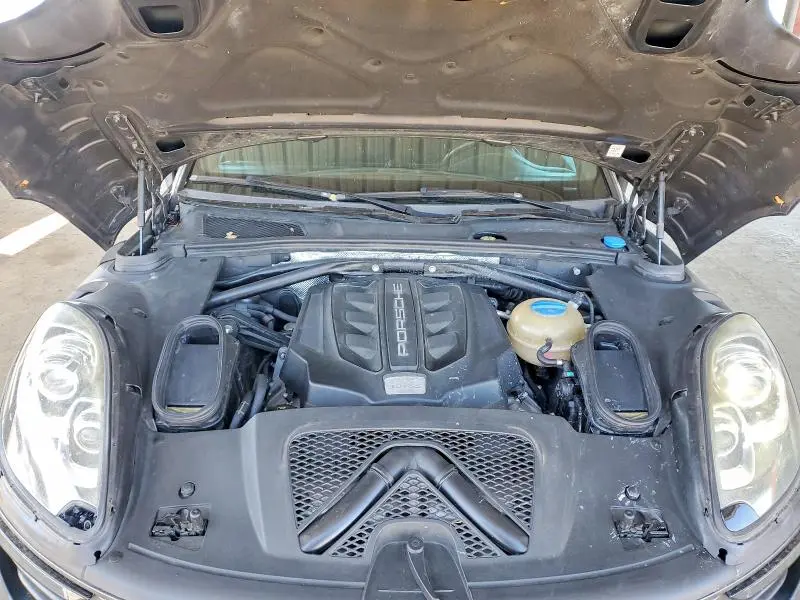 2015 PORSCHE MACAN   