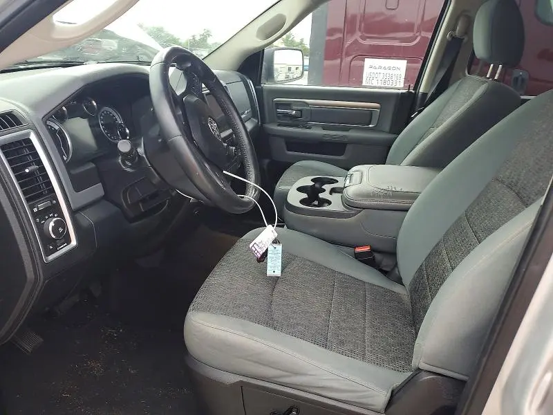 2016 RAM 1500 SLT  