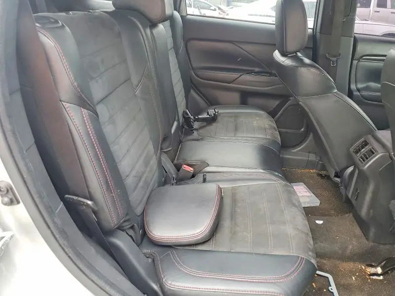 2020 MITSUBISHI OUTLANDER SE  