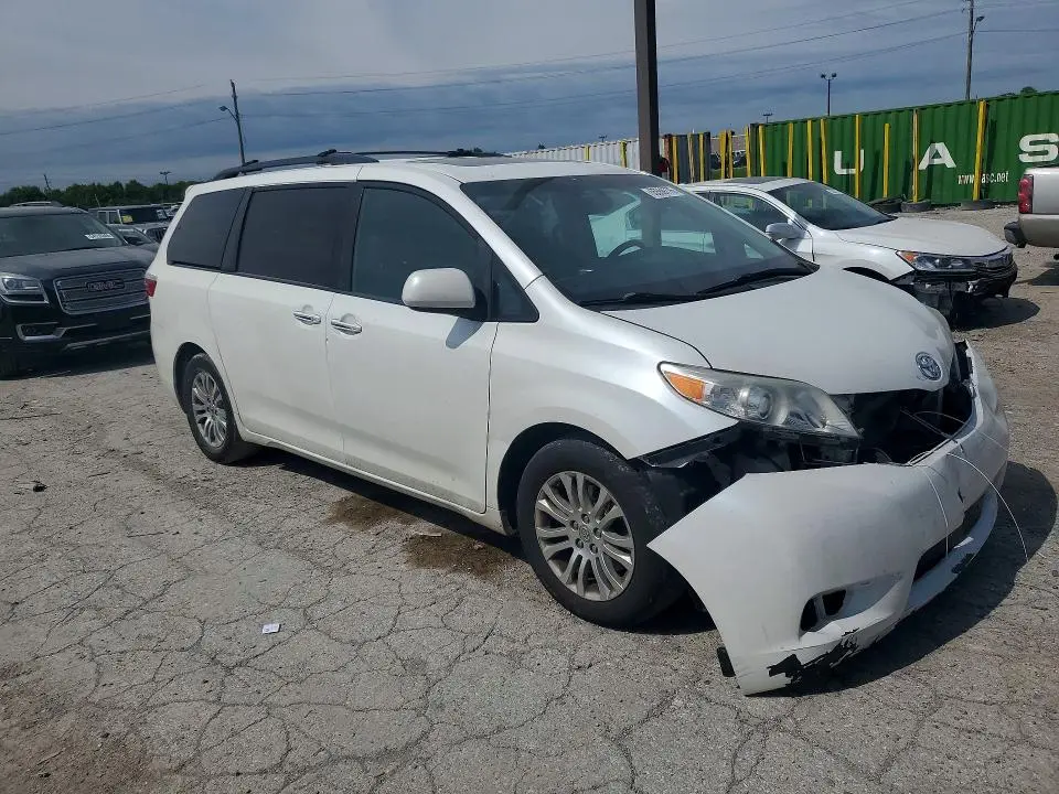 2015 TOYOTA SIENNA XLE PREMIUM 8-PASSENGER  