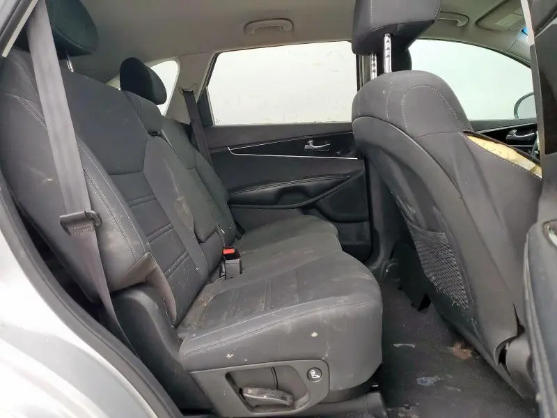 2020 KIA SORENTO S  