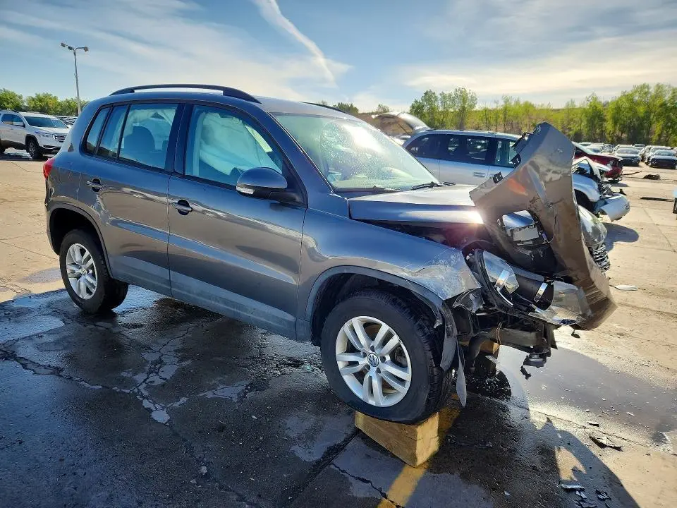 2016 VOLKSWAGEN TIGUAN S  