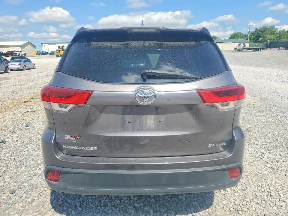 2017 TOYOTA HIGHLANDER SE  