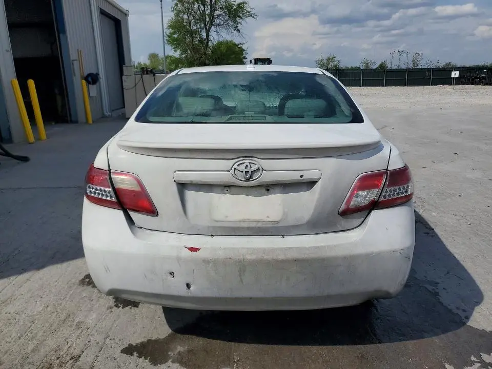 2011 TOYOTA CAMRY LE  