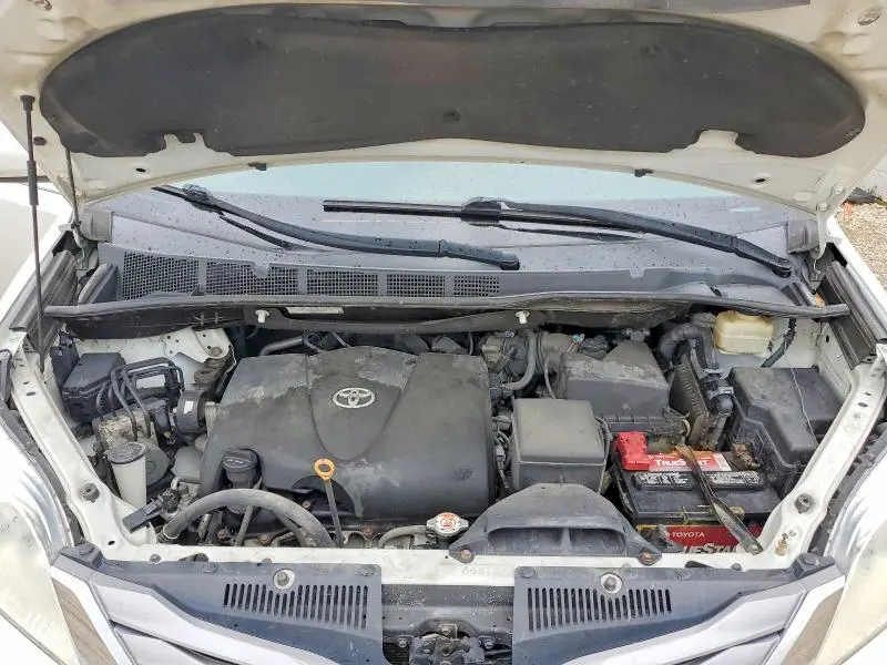2017 TOYOTA SIENNA XLE 8-PASSENGER  